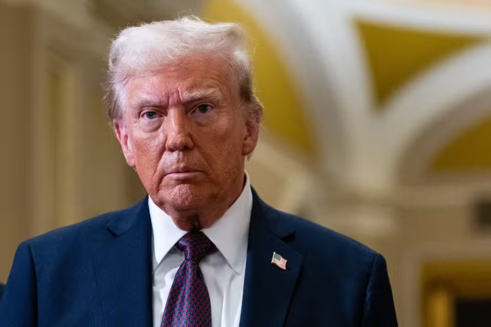 Trump anuncia tarifas de 25% contra países que mantiverem negócios com o Irã