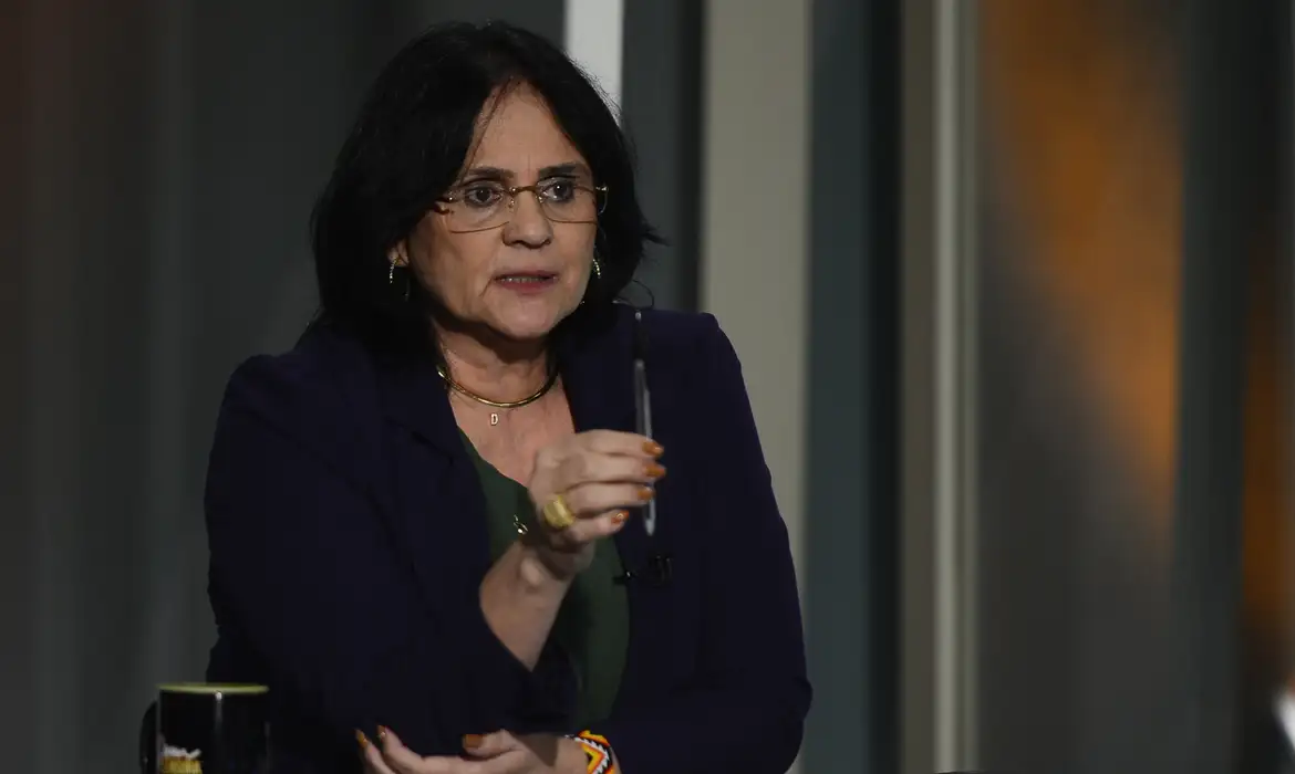 PGR autoriza vistoria de Damares na cela de Bolsonaro e concede assistência religiosa e remição de pena