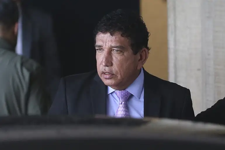 Magno Malta solicita vistoria na cela de Bolsonaro na PF