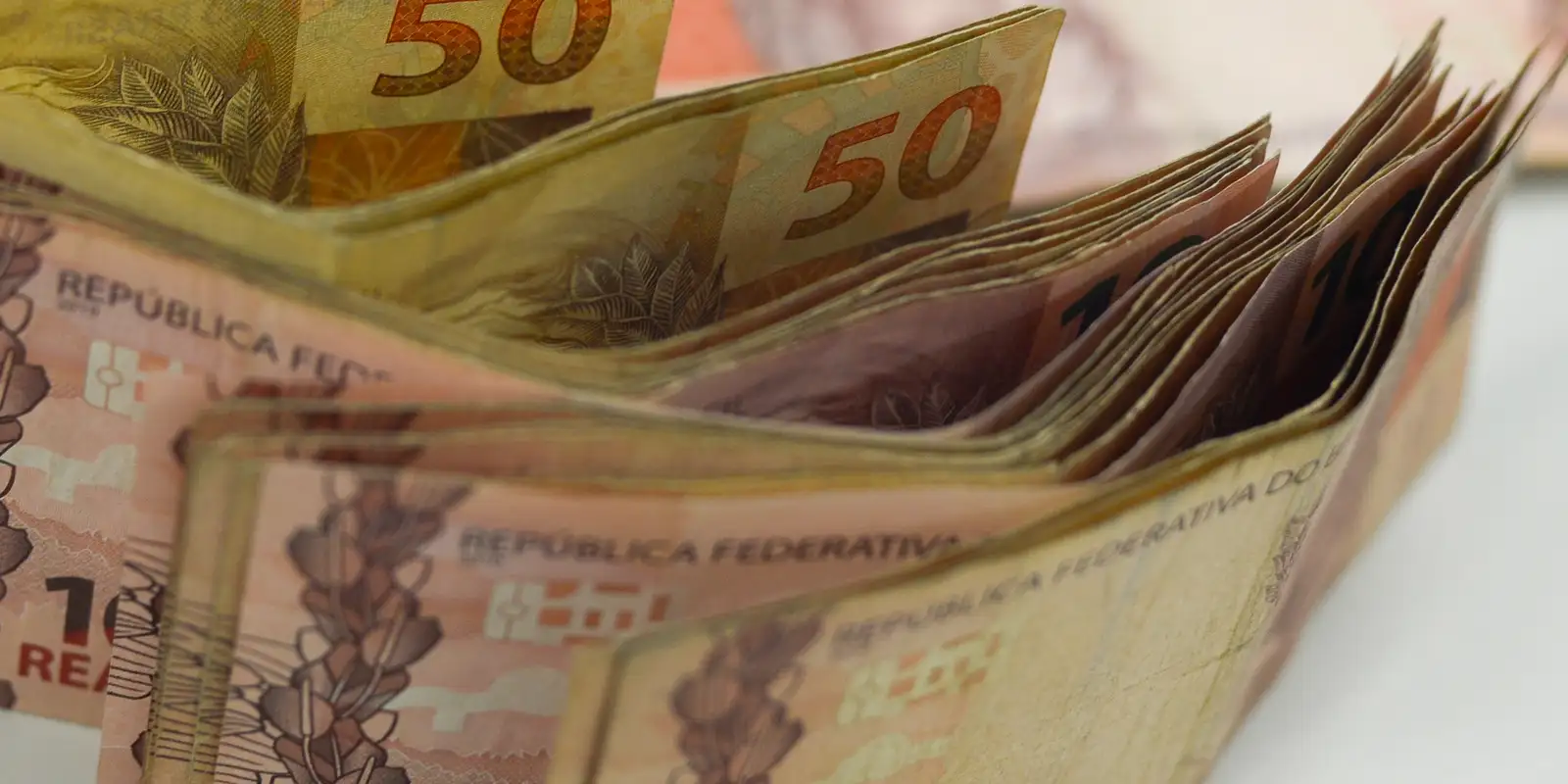 Brasil repete índice crítico de corrupção e fica em 107º lugar no mundo