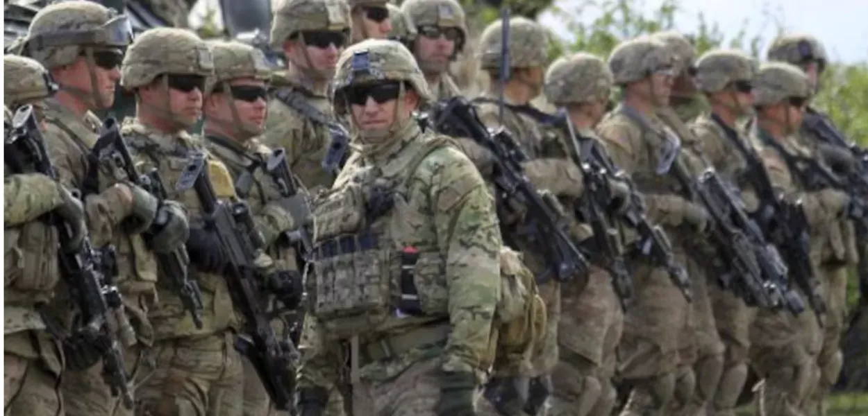 EUA ampliam presença militar e avaliam operações prolongadas no Irã