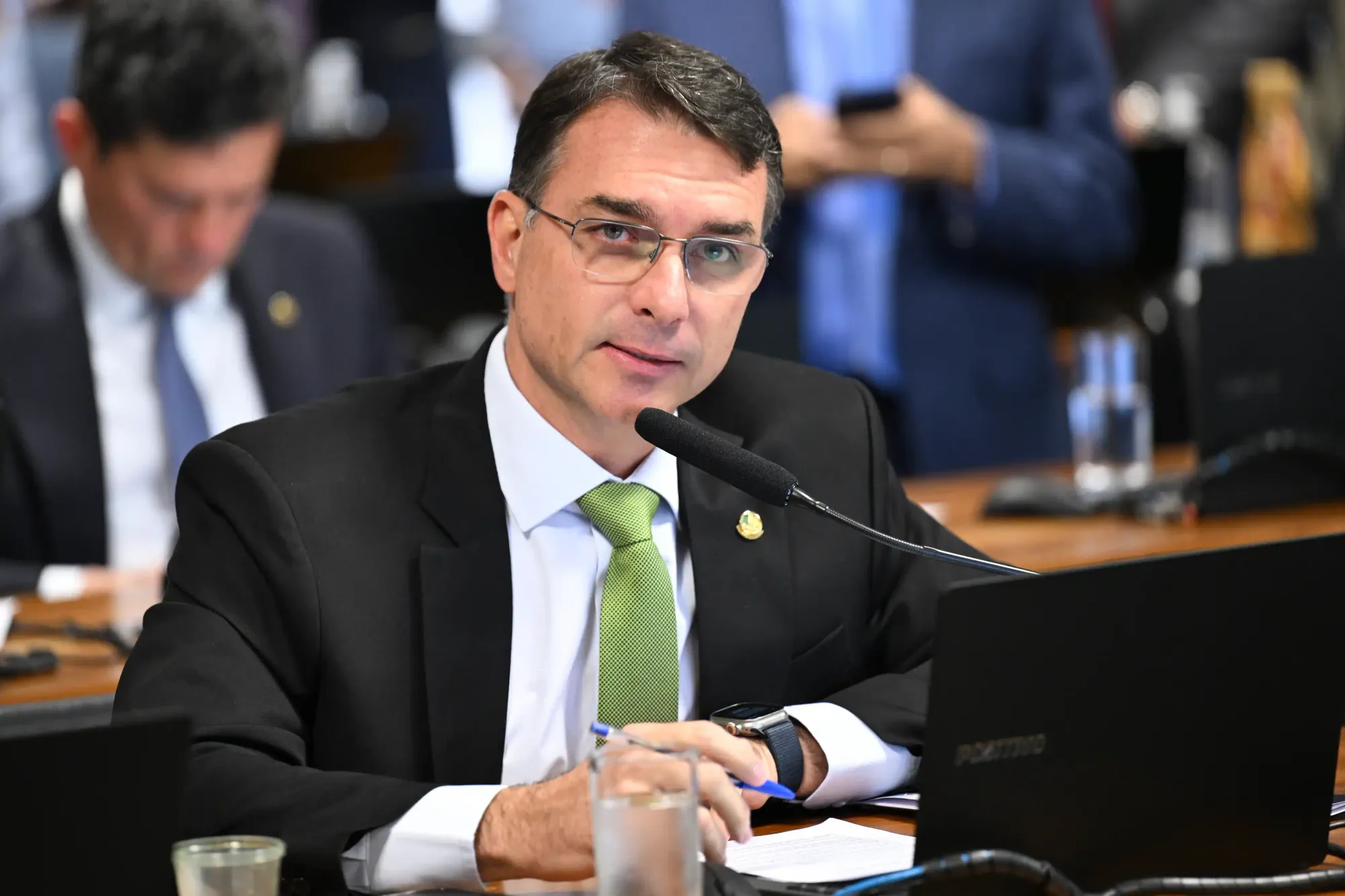 Flávio Bolsonaro estrutura equipe econômica e envia sinal ao mercado