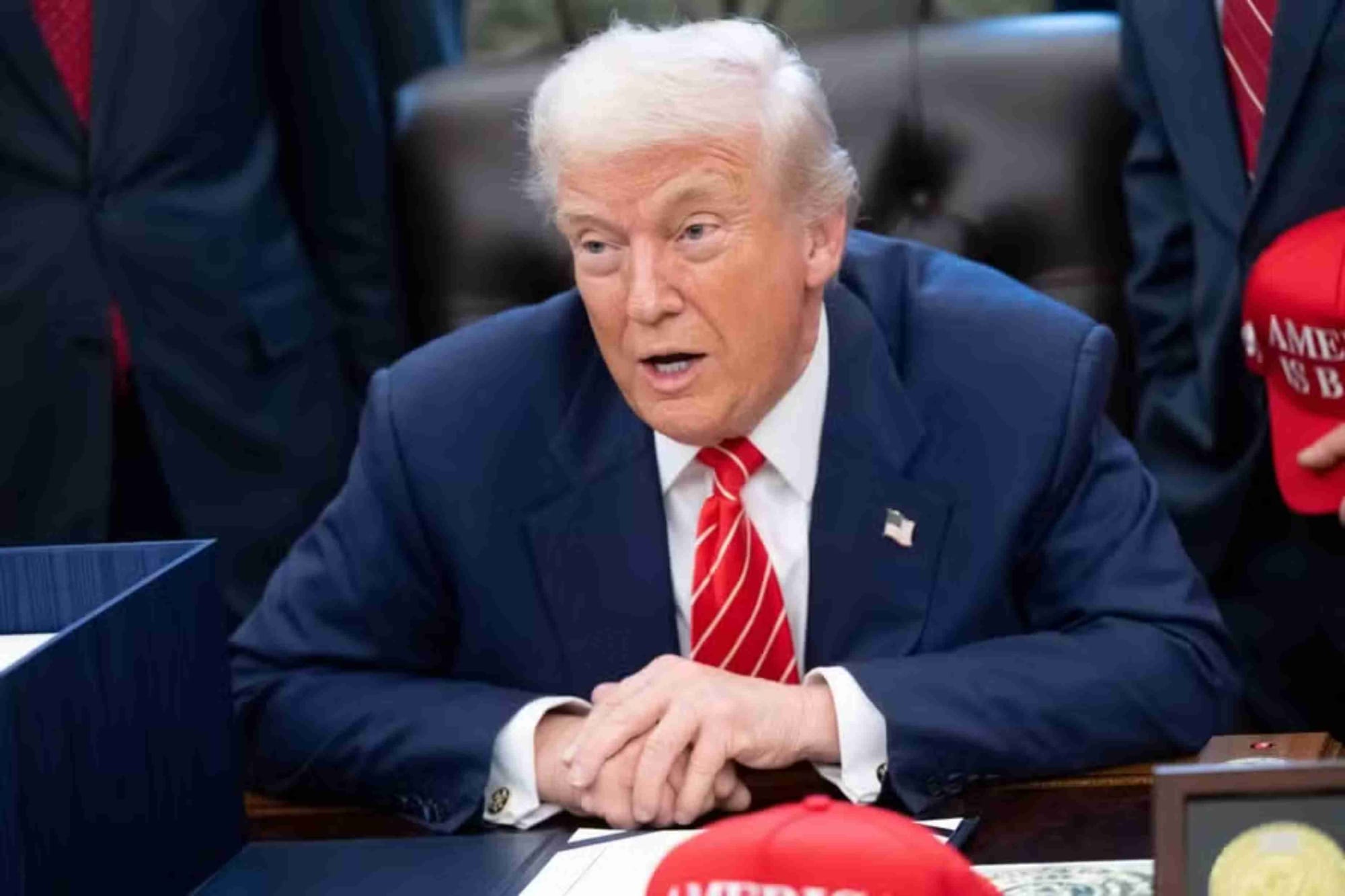 Trump eleva pressão sobre o Irã e reforça presença militar na região