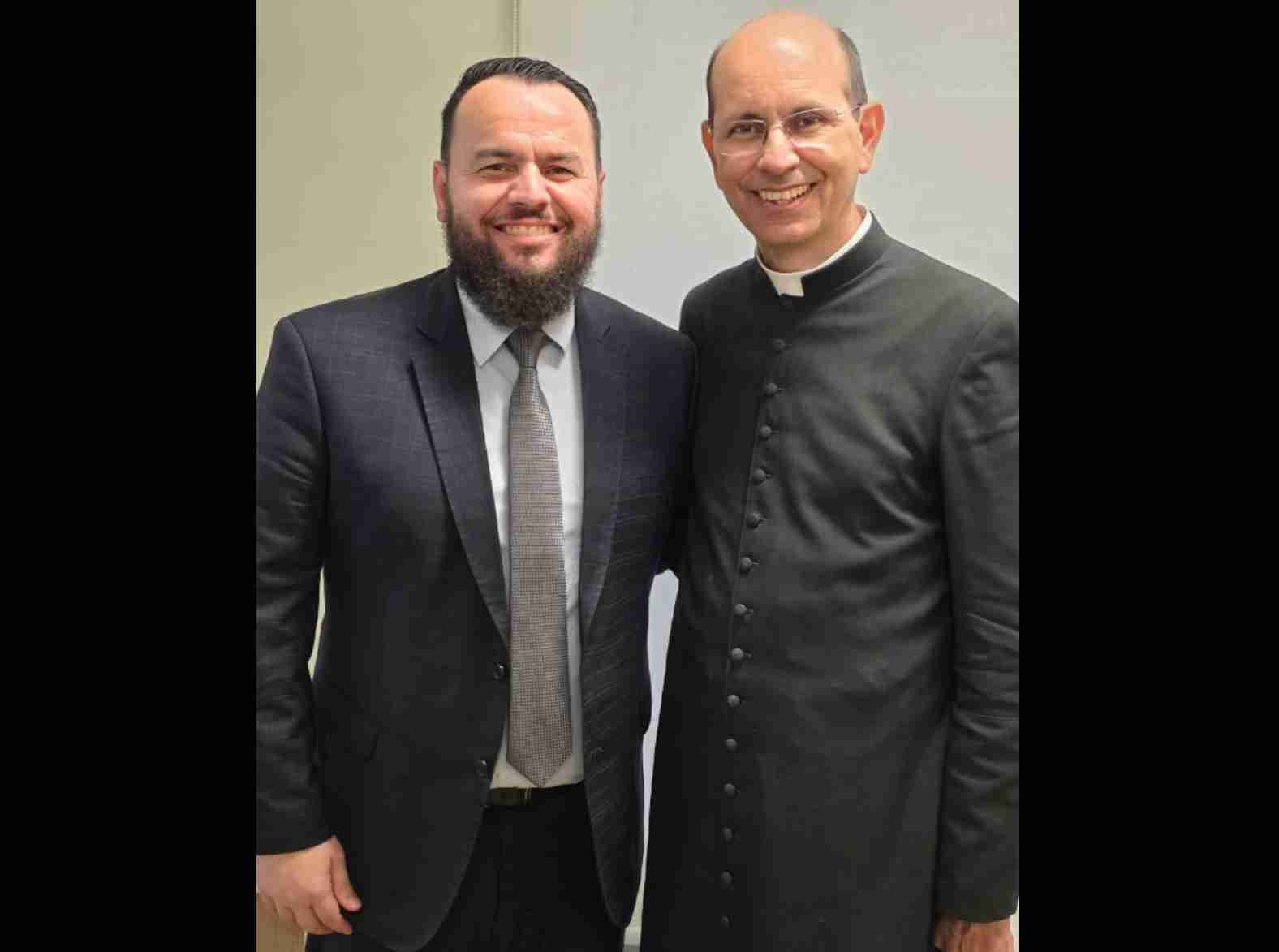 Gil Diniz se reúne com Padre Paulo Ricardo em tarde marcada pela fé em São José dos Campos