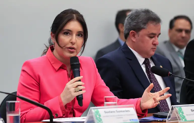 CVM tem 126 processos parados sobre o Banco Master, revela Malu Gaspar