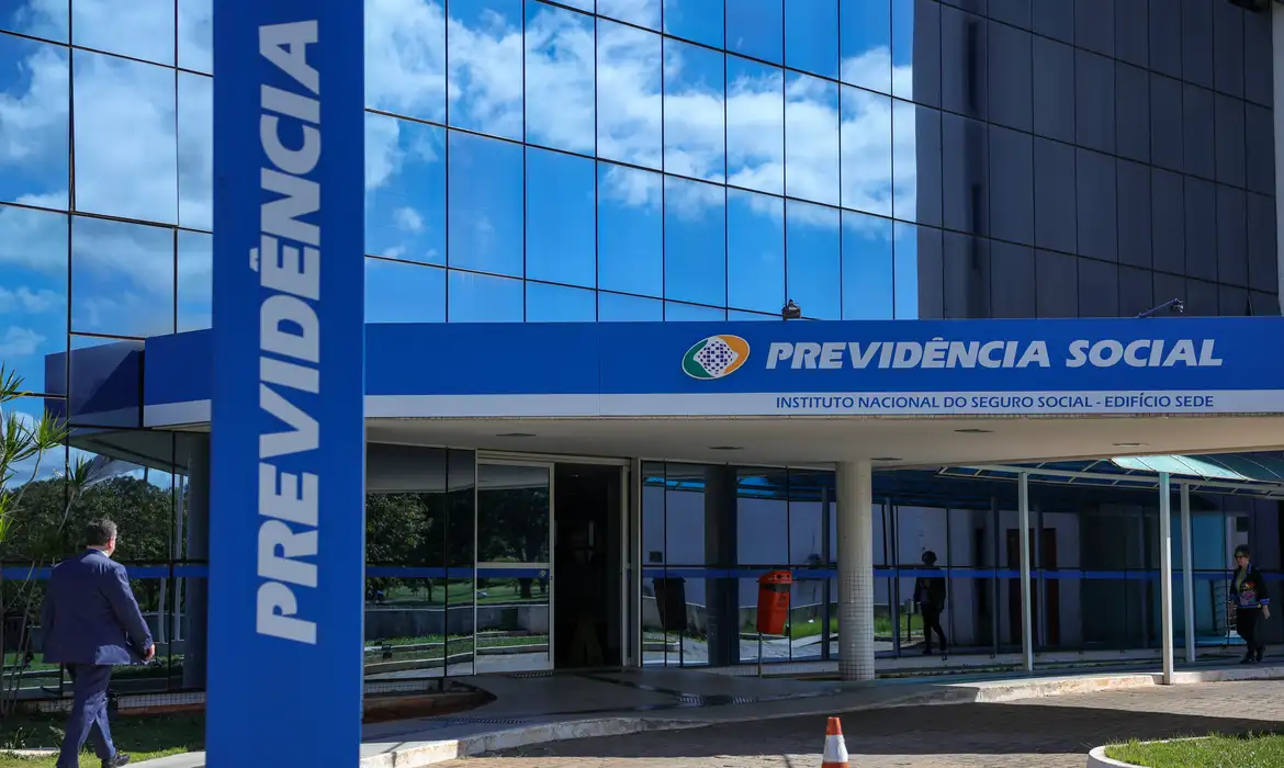 Dona de igreja movimenta milhões, repassa valores a banco investigado por ligação com PCC e recebe recursos ligados ao INSS