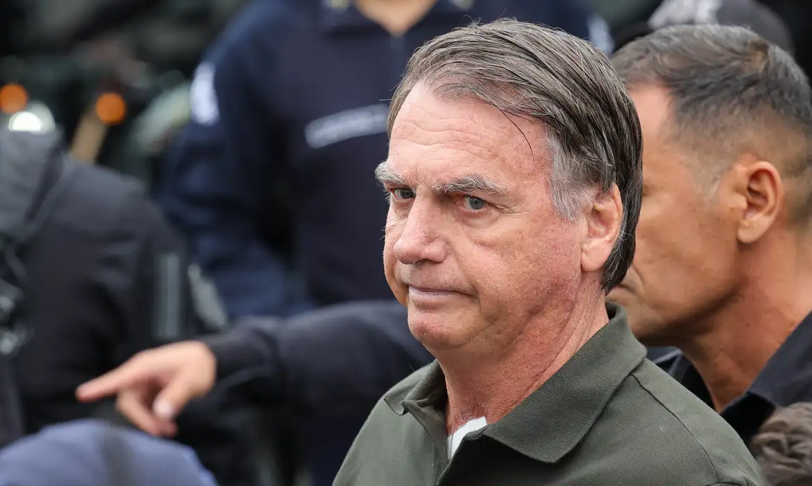 Bolsonaro apresenta melhora clínica, mas segue em UTI sem previsão de alta