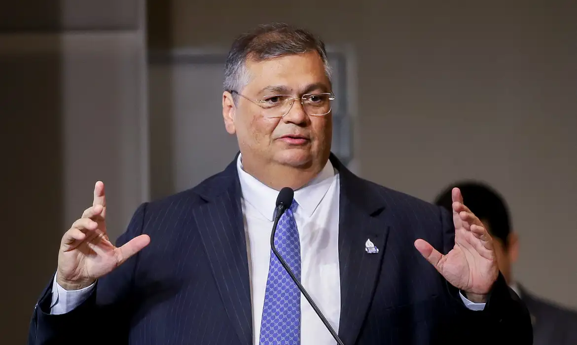 Dino suspende quebra de sigilo de Lulinha aprovada em CPMI