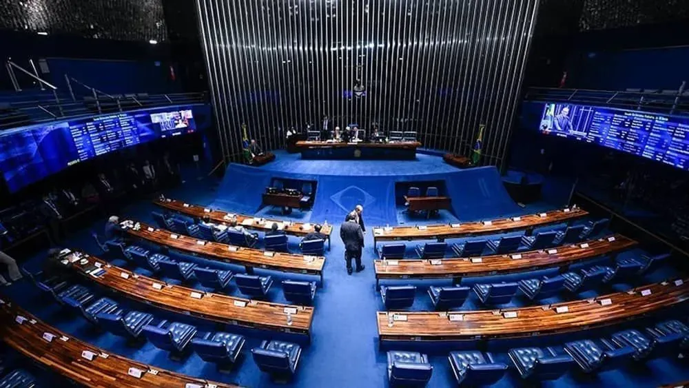 Senado endurece medidas contra agressores e impõe tornozeleira imediata