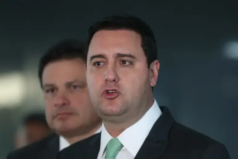 Ratinho Jr. desiste da corrida presidencial e reconfigura cenário de 2026