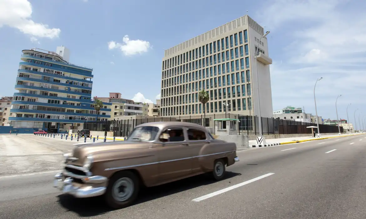 Elite militar controla bilhões enquanto Cuba enfrenta colapso econômico
