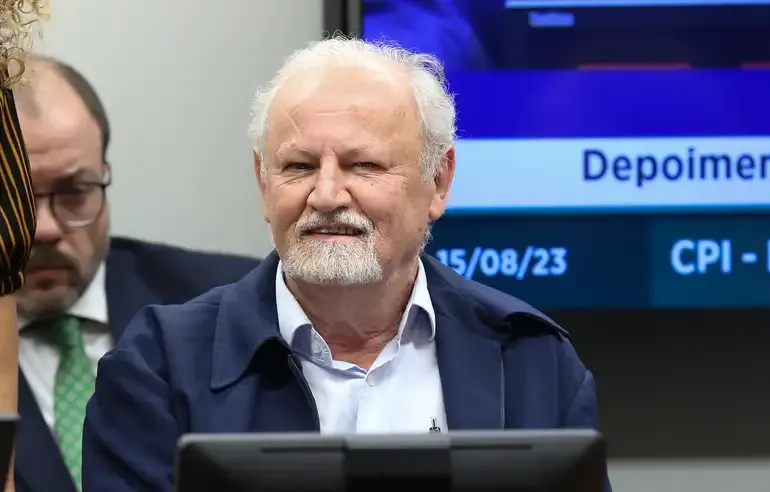 Universidade concede título a líder do MST e decisão gera controvérsia