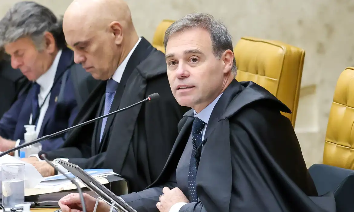 STF garante a Ibaneis direito de não comparecer à CPI