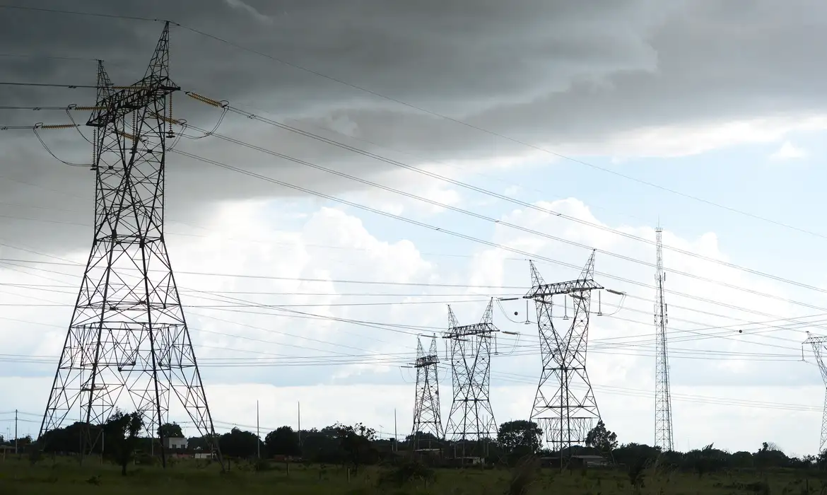 Aneel aprova reajustes e conta de luz sobe para milhões de brasileiros