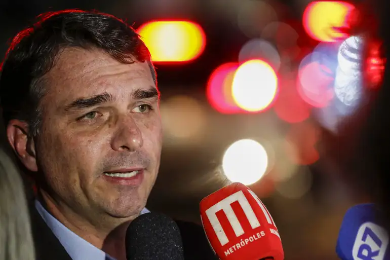 Pré-candidatos se alinham a Flávio Bolsonaro em articulação por São Paulo