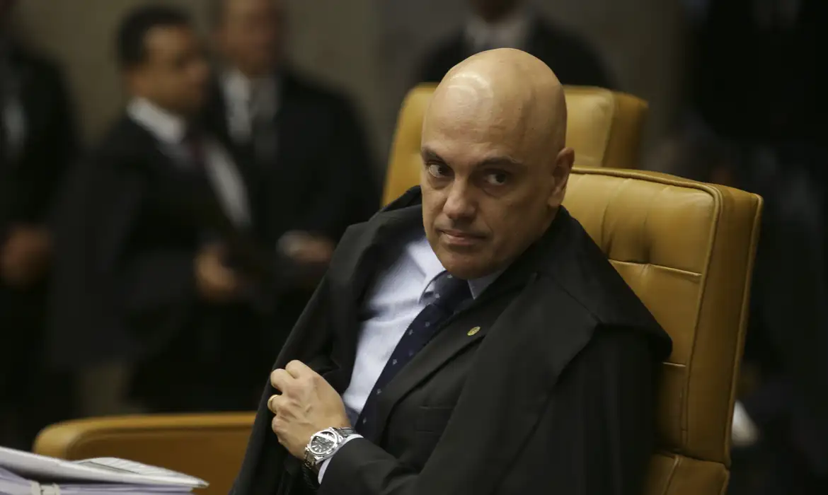 Folha detalha voos de Moraes em aeronaves ligadas a empresário