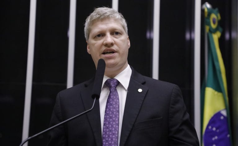 Van Hattem reage a pedido de suspensão e denuncia tratamento desigual