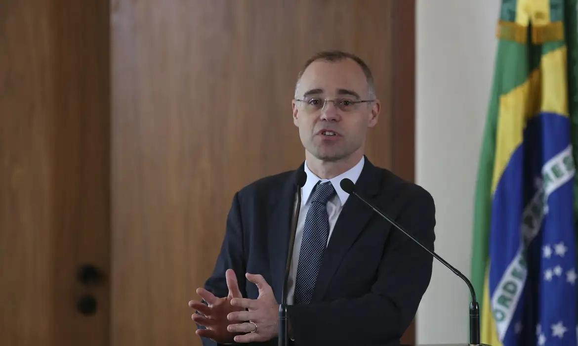 Mendonça envia à PGR pedidos de soltura em caso bilionário do INSS
