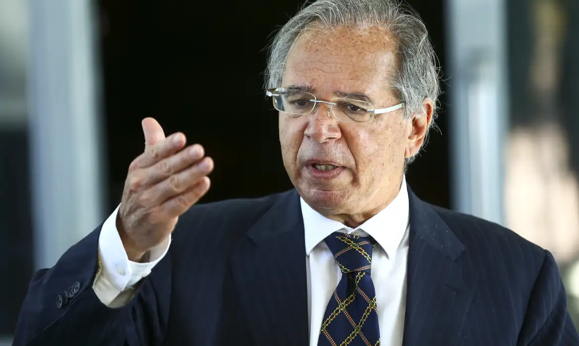 Guedes alerta para desaceleração e impacto eleitoral