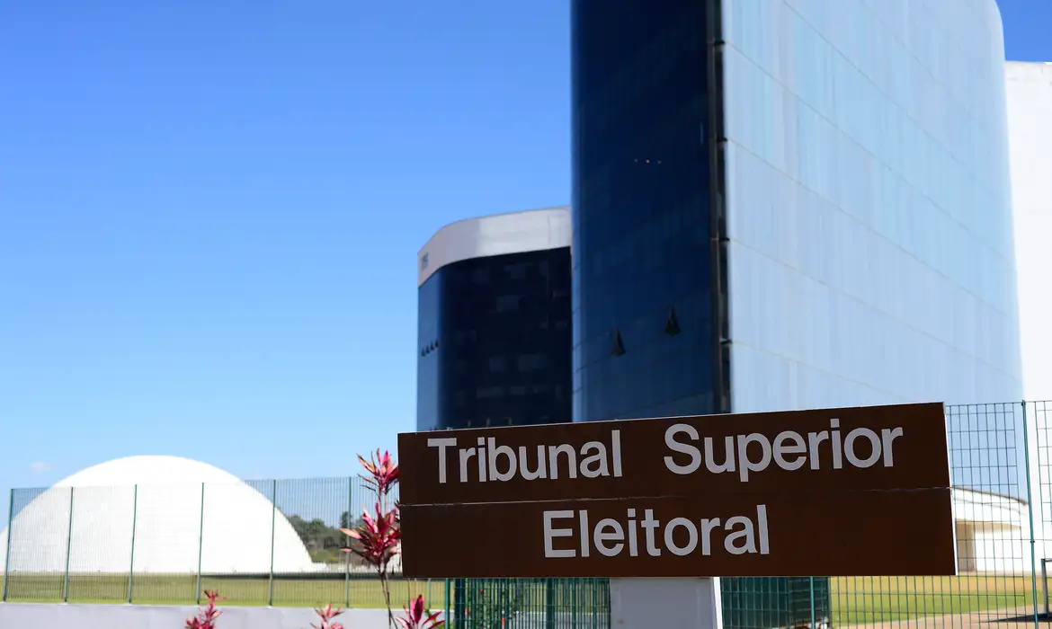 PT é acusado de impulsionar ataques após defender proibição no TSE
