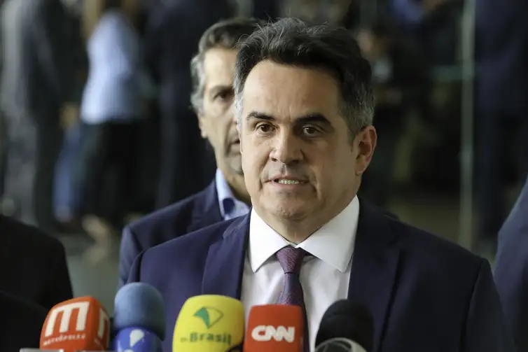 PF aponta retirada discreta de documentos ligados ao Banco Master da residência de Ciro Nogueira