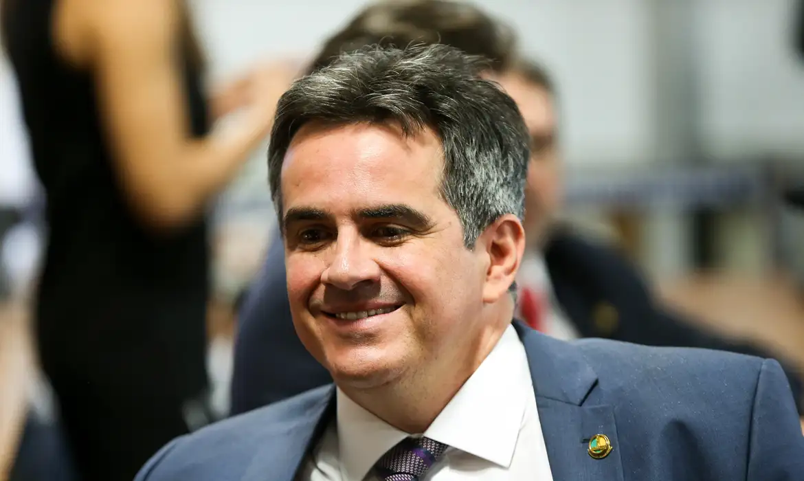 Mensagens apreendidas pela PF colocam Ciro Nogueira no centro de PEC ligada ao Banco Master