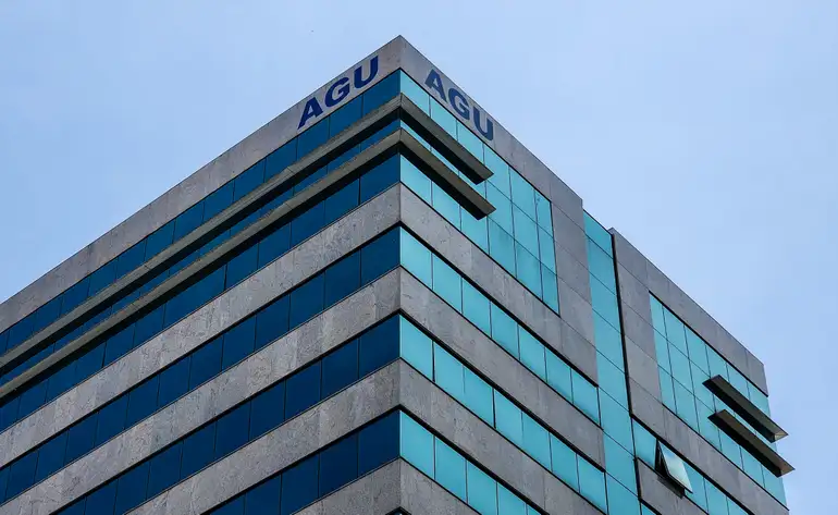 Parecer da AGU reforça permanência das Apaes e amplia debate sobre educação especial no STF