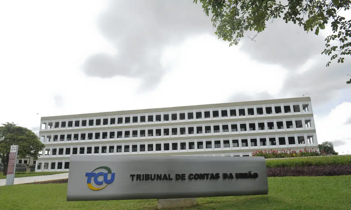 TCU expõe prejuízo milionário com vacinas esquecidas em estoque