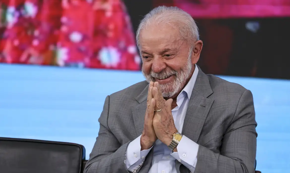 Aliado histórico sugere saída de Lula e expõe fissura interna