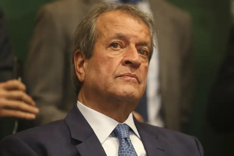 PL abre processo para expulsar prefeito mineiro após apoio a pré-candidata do PT