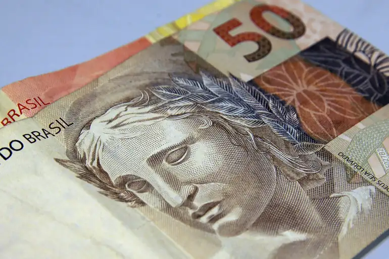 Gastos disparam e rompem limite do próprio arcabouço