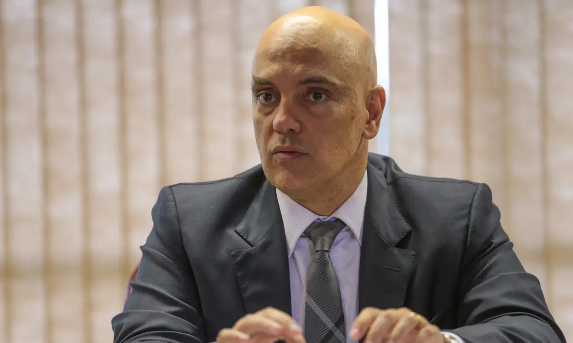 Moraes manda ouvir Bolsonaro presencialmente em caso de arma apreendida