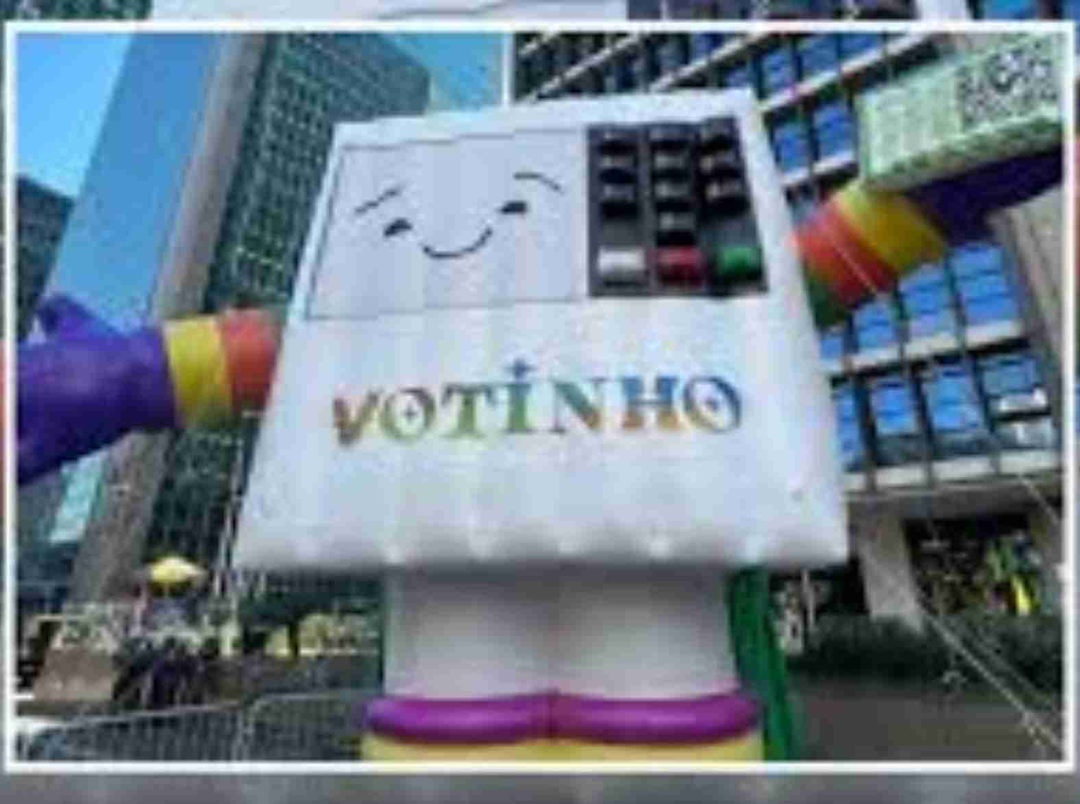 Da celebração ao palanque: Parada LGBT+ adota tema eleitoral e leva símbolo das urnas para a Avenida Paulista