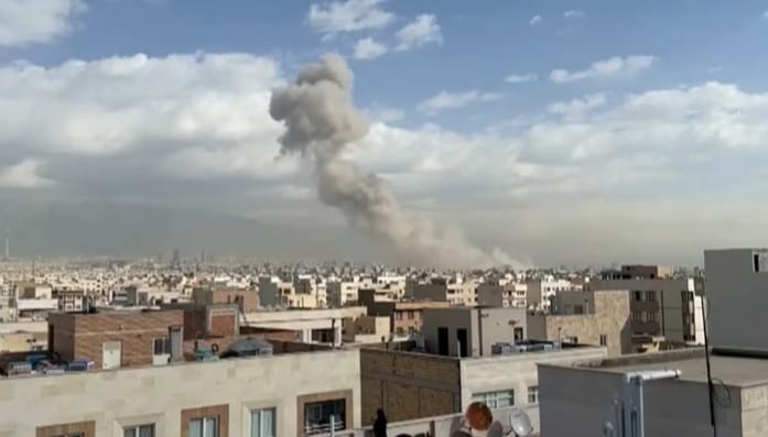 EUA atacam alvos iranianos e elevam tensão no Oriente Médio