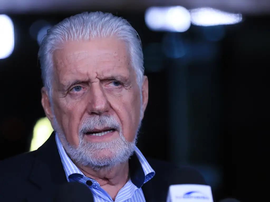 Pressão cresce no Planalto e permanência de Wagner vira impasse político