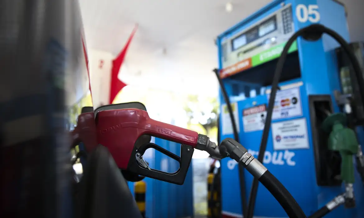 Gasolina terá mais etanol na mistura a partir desta semana