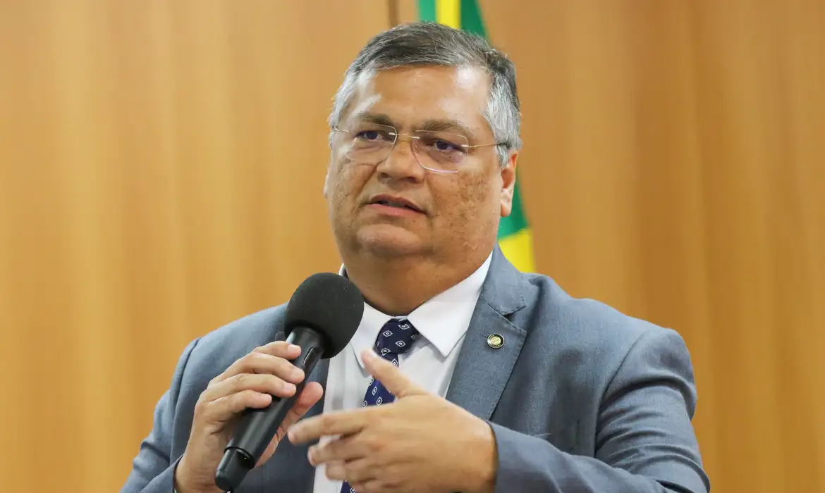 Dino critica falta de reciprocidade de cortes estrangeiras em decisões sobre o Brasil