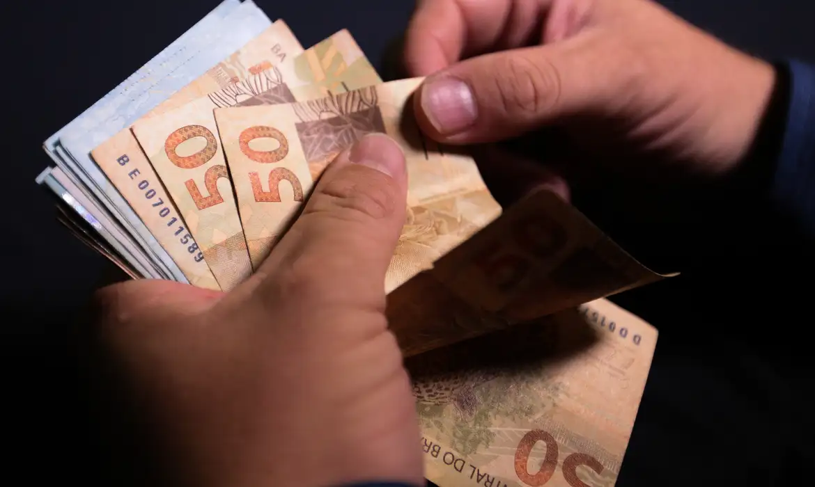 Inflação ultrapassa teto da meta e pressiona orçamento das famílias