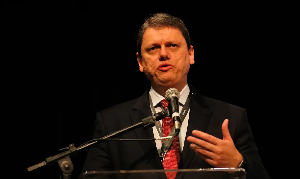 PT usa propaganda para reivindicar obras em São Paulo e acirra disputa com Tarcísio
