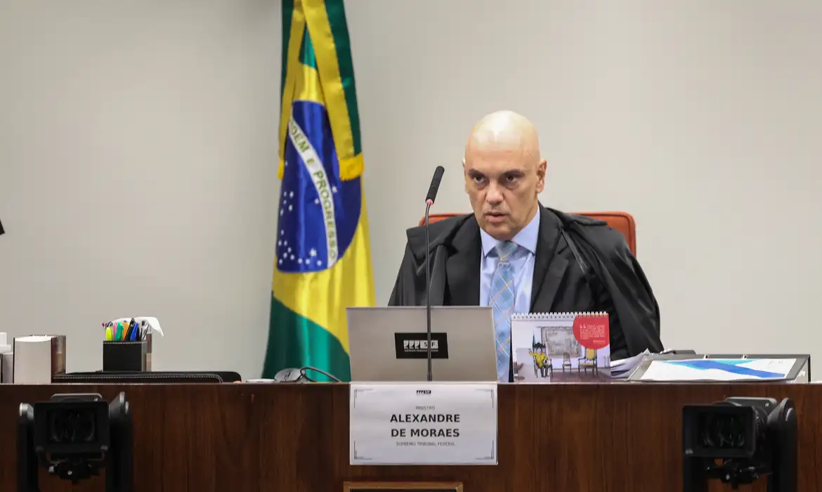 Moraes revoga tornozeleiras de réus do 8 de janeiro após quase três anos