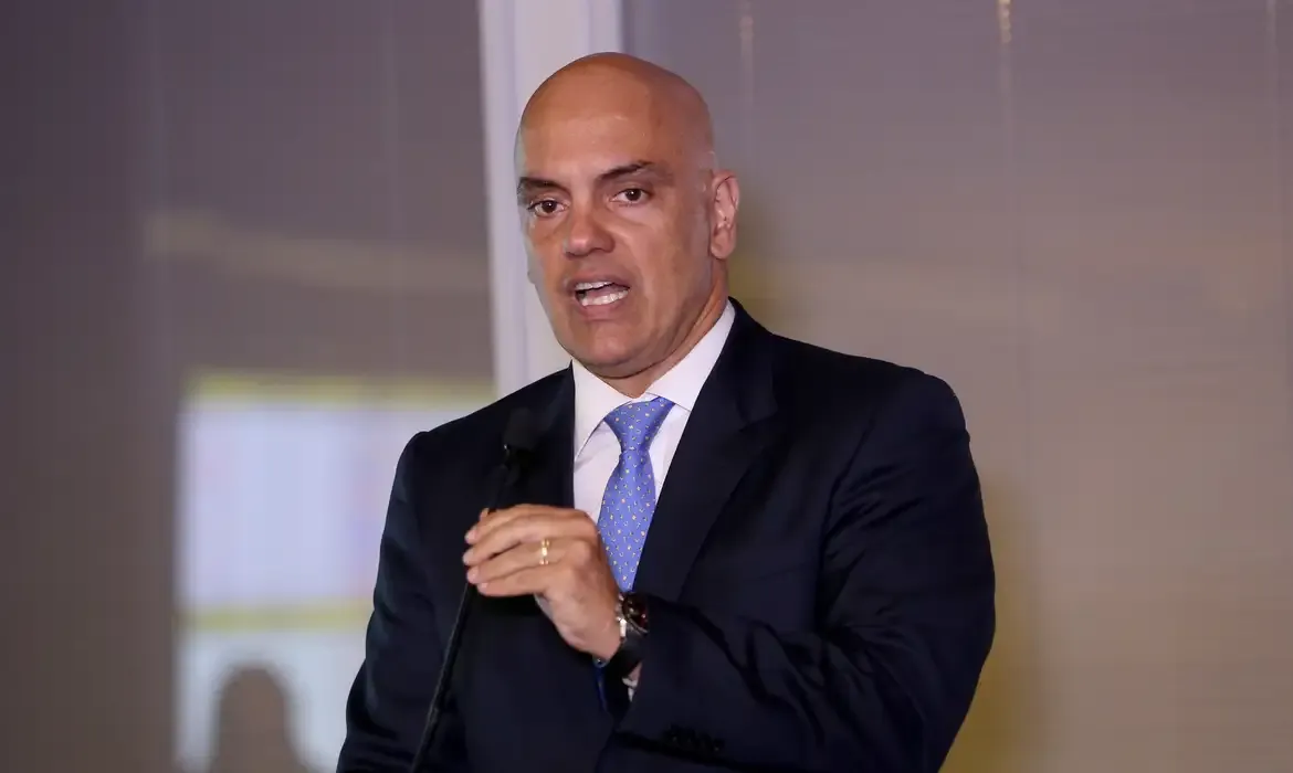 Defesa pede afastamento de Moraes de investigação sobre acesso a dados fiscais
