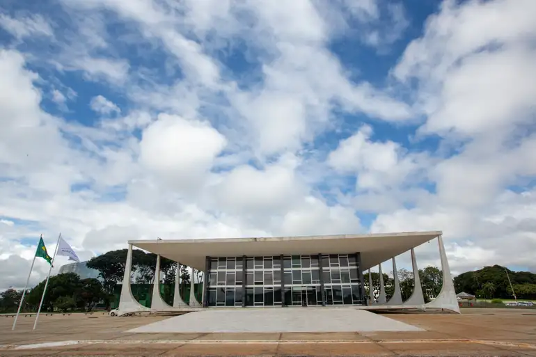 STJ determina que planos de saúde cubram cirurgias de feminização facial em tratamento de transição