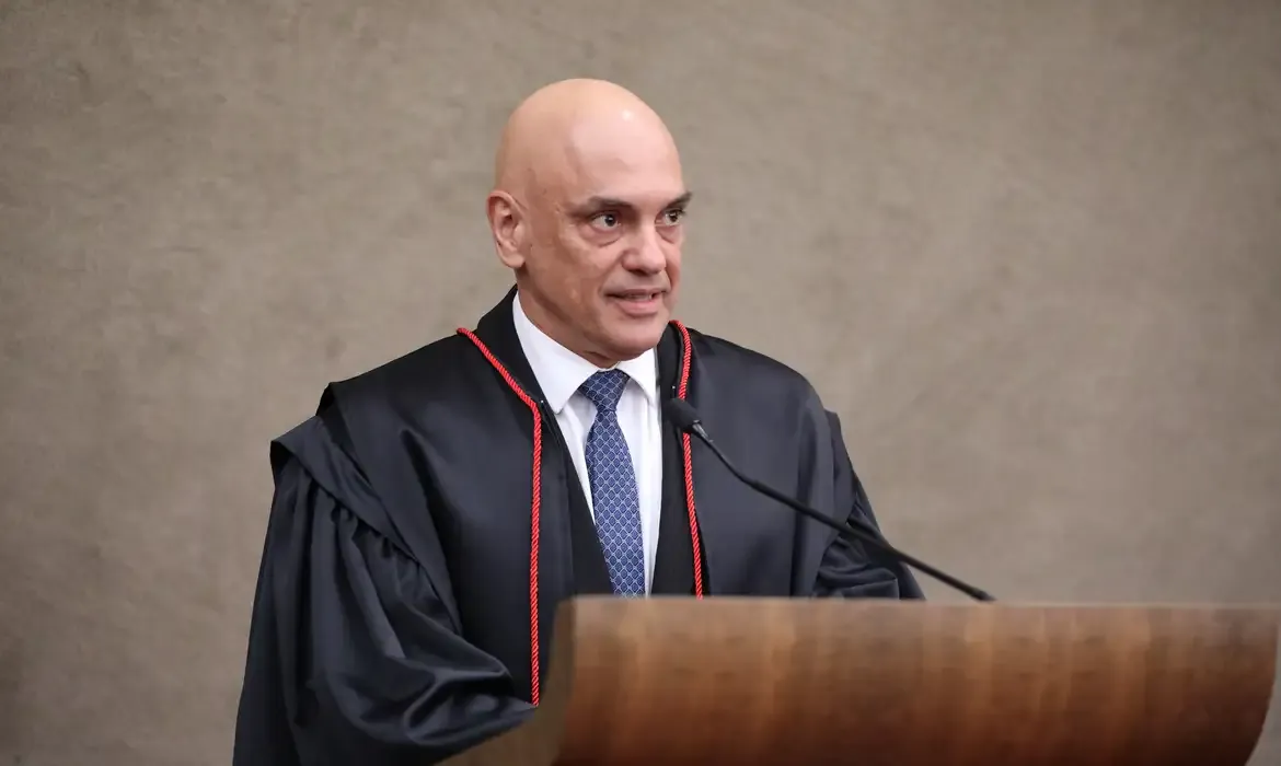 Moraes assume presidência do STF e levanta debate sobre concentração de poder