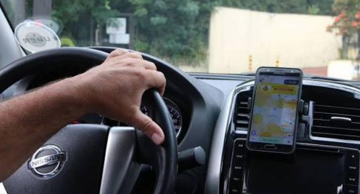 Motorista é presa após cobrar R$ 239 de passageiro cego por corrida de R$ 10