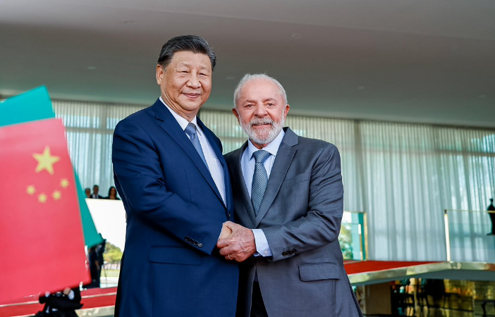 Lula amplia aproximação com China em meio ao desgaste nas relações com os EUA