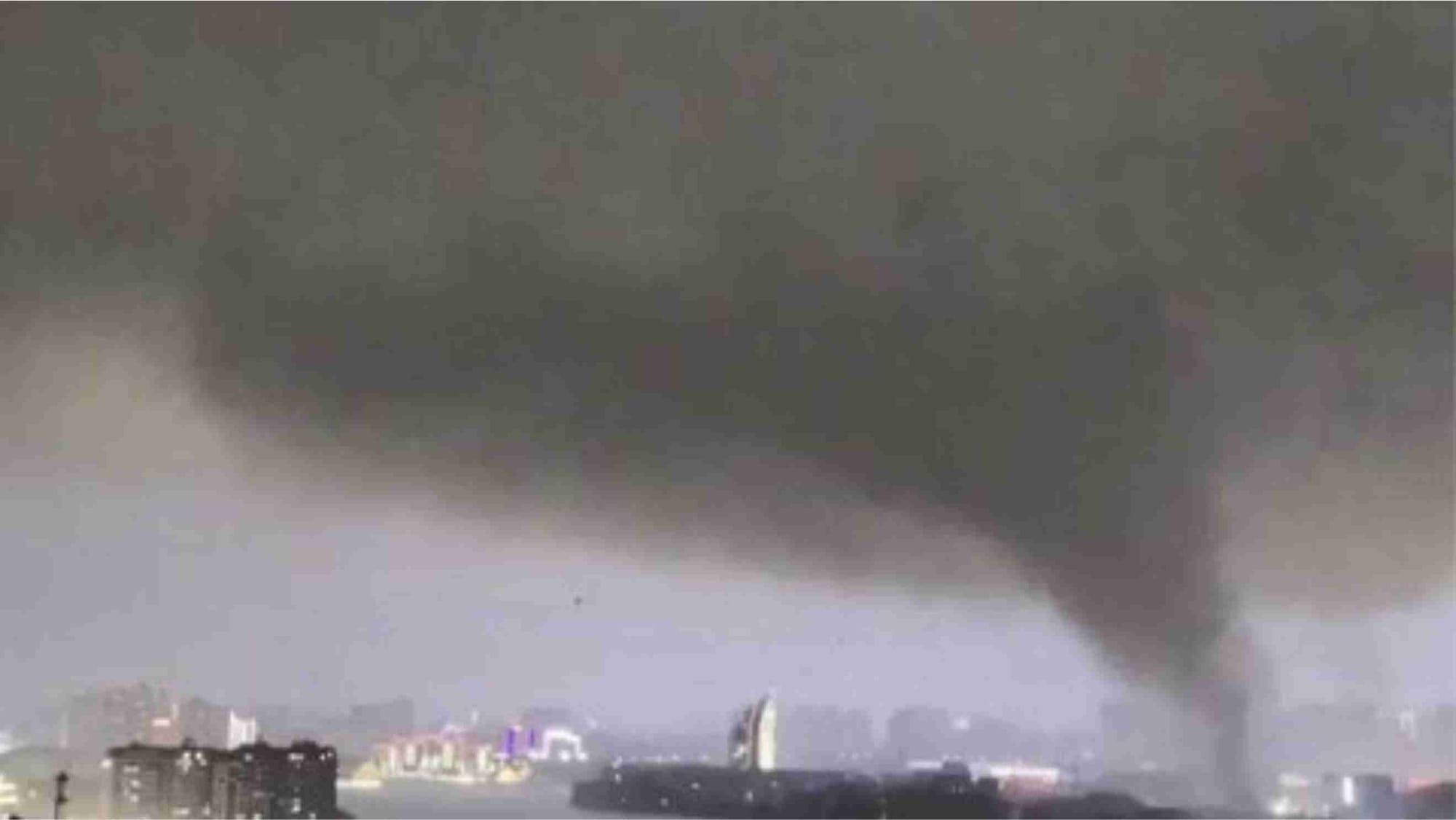 Homem sobrevive após ser arremessado de apartamento por tornado na China