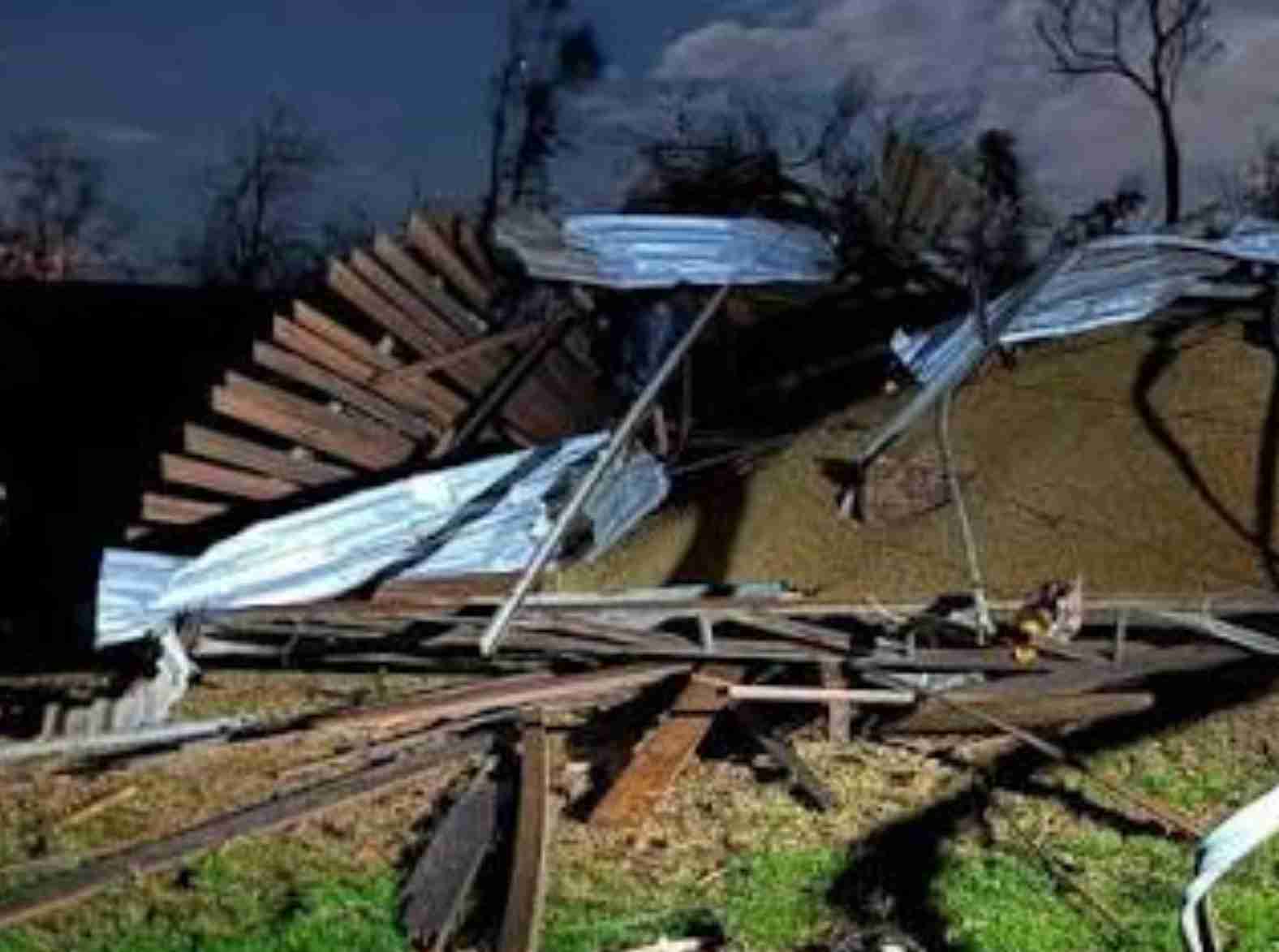 Temporal provoca mortes e deixa rastro de destruição no Sul e Sudeste