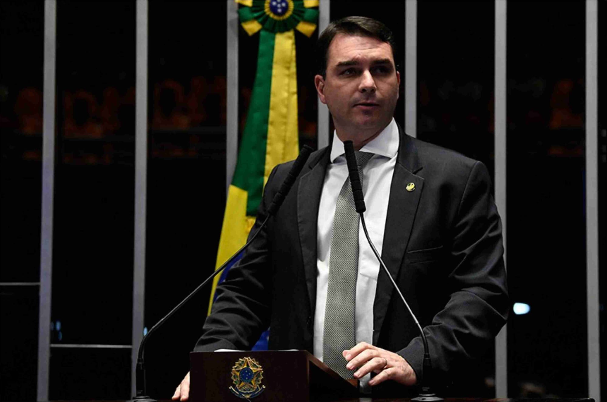 Flávio Bolsonaro apresenta propostas para endurecer combate ao crime em agenda eleitoral
