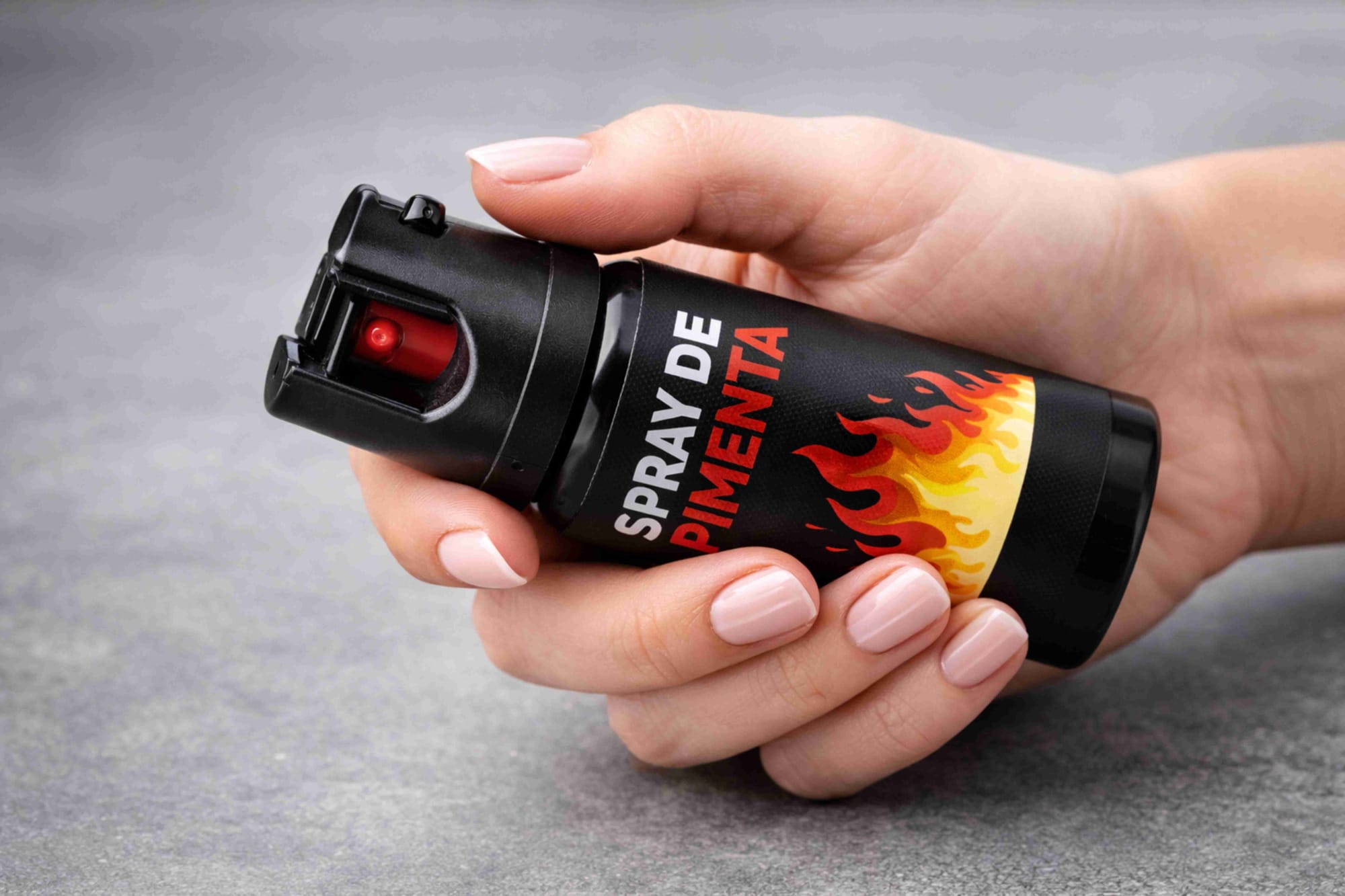 Nova lei regulamenta spray de defesa pessoal para mulheres, mas veto de Lula gera críticas