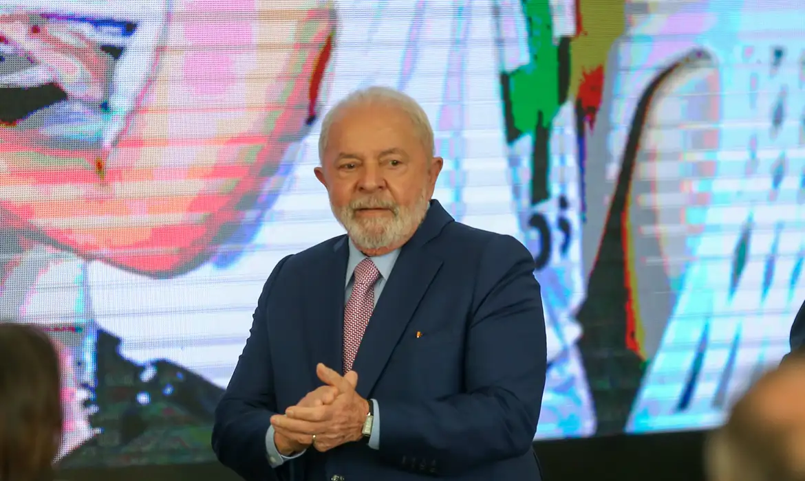 Governo amplia gastos de olho em 2026, diz articulista